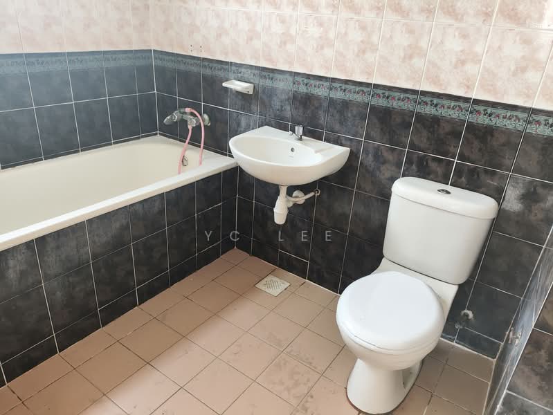 Kondominium untuk Dijual di Venice Hill - YC Lee - Bathroom - PropertyGuru.com.my