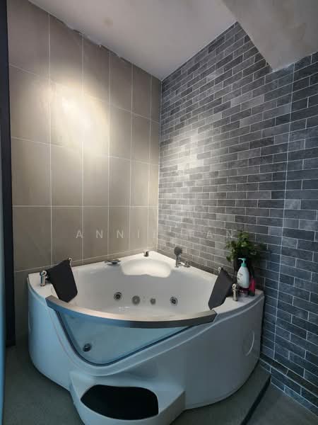 Kondominium untuk Disewa di Queens Residences Q1 @ Queens Waterfront - Annie Tan - Bathroom - PropertyGuru.com.my