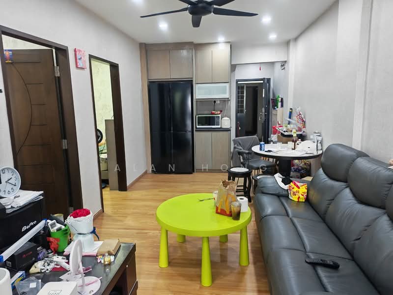 Pangsapuri untuk Dijual di Teratai Mewah Apartment Block 4 & 6 - Alan Hong - Living Room - PropertyGuru.com.my