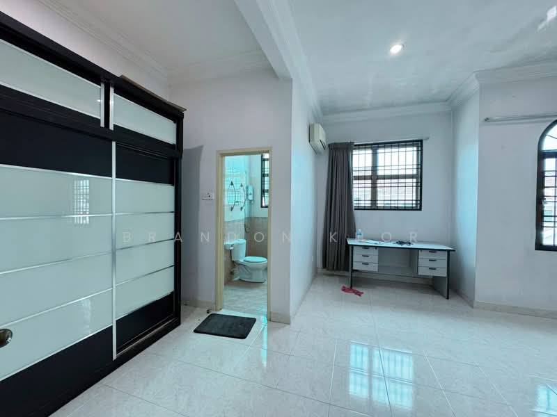 Rumah Teres 2 Tingkat untuk Dijual di Taman Desa Cemerlang (Ulu Tiram) - Brandon Khor - PropertyGuru.com.my