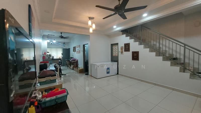 Rumah Teres 2 Tingkat untuk Dijual di Bandar Baru Bukit Beruntung (Serendah) - Zann Fauzan - Living Room - PropertyGuru.com.my