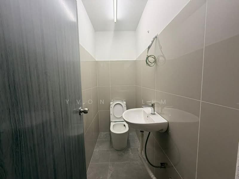 Rumah Teres 2 Tingkat untuk Dijual di Taman Puteri Wangsa (Ulu Tiram) - Yvonne Lim - Bathroom - PropertyGuru.com.my