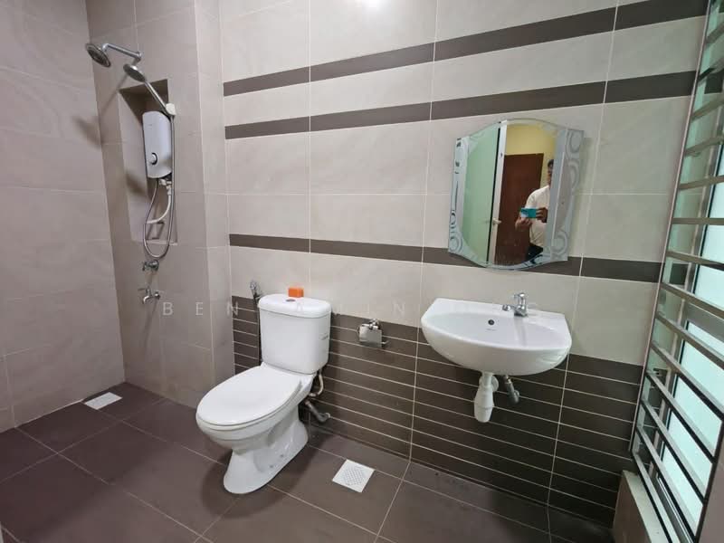 Rumah Bandar untuk Disewa di Taman Sutera Utama (Skudai) - Benjamin Ong - Bathroom - PropertyGuru.com.my