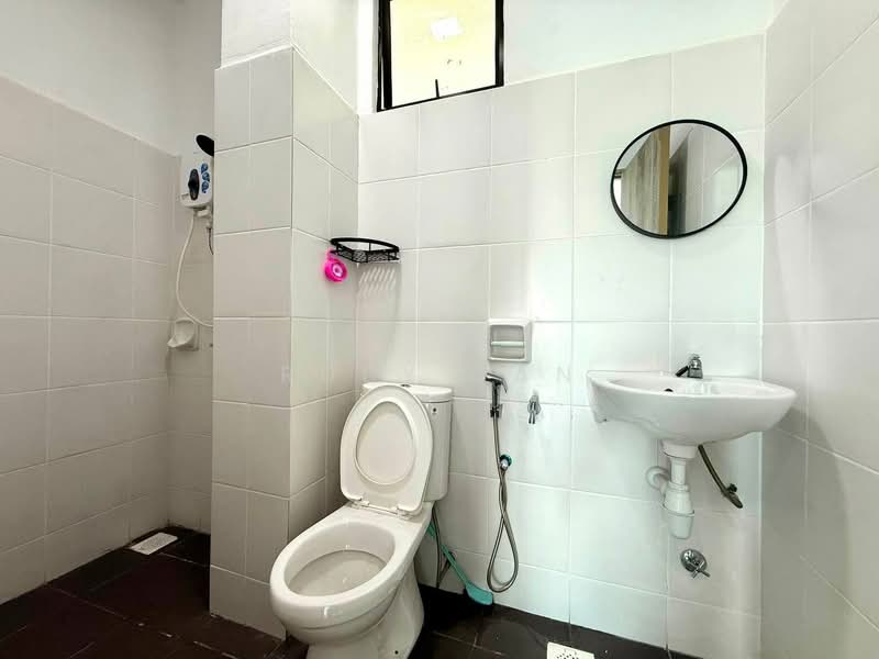 Apartment for Sale at Residensi Larkin Indah - Ruby Tan - Bathroom - PropertyGuru.com.my