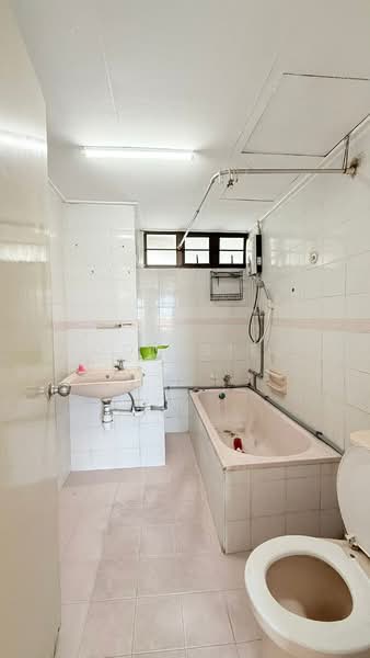 Kondominium untuk Dijual di Menara Greenview - Boon Siew - Bathroom - PropertyGuru.com.my