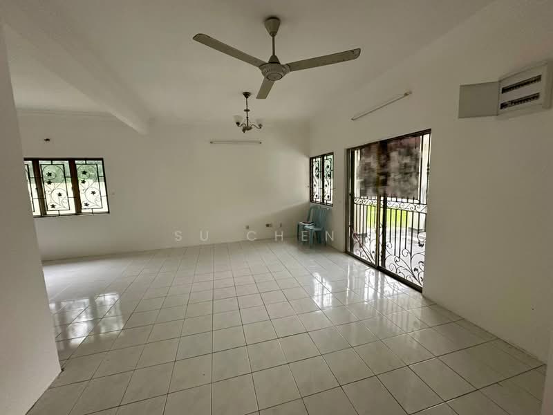 Rumah Teres 2 Tingkat untuk Dijual di Bandar Putra Permai (Seri Kembangan) - Su Cheng - Living Room - PropertyGuru.com.my