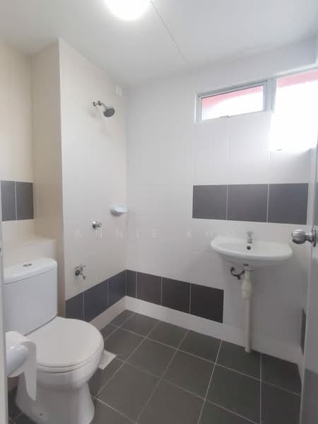 Pangsapuri untuk Disewa di Seri Kasturi Apartments - Annie Kho - Bathroom - PropertyGuru.com.my