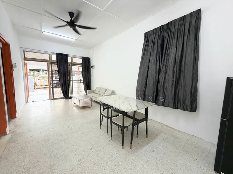 1-storey Terraced House for Rent in Taman Johor Jaya (Johor Bahru) - Reyna Wong - Living Room - PropertyGuru.com.my