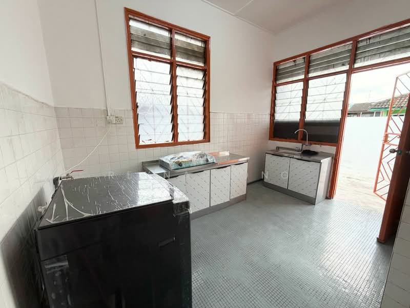 1-storey Terraced House for Rent in Taman Johor Jaya (Johor Bahru) - Reyna Wong - Kitchen - PropertyGuru.com.my