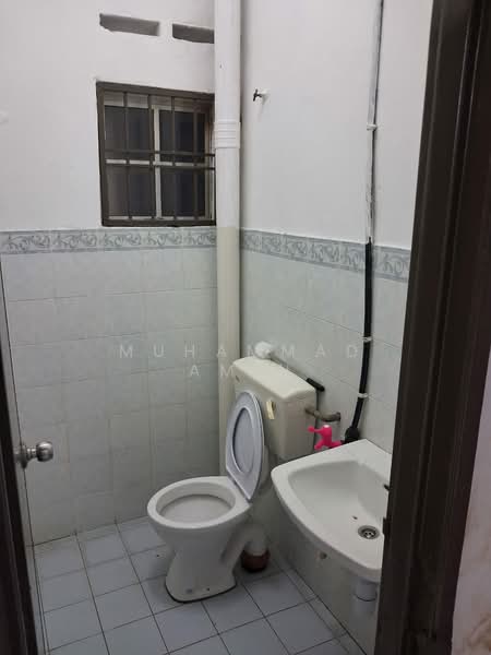 Rumah Teres 1 Tingkat untuk Disewa di Banting (Selangor) - Muhammad Amin - Bathroom - PropertyGuru.com.my