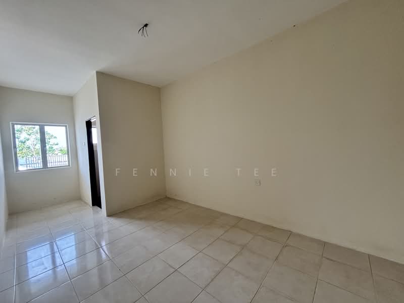 1-storey Terraced House for Sale in Teluk Intan (Perak) - Fennie Tee - Master Bedroom - PropertyGuru.com.my