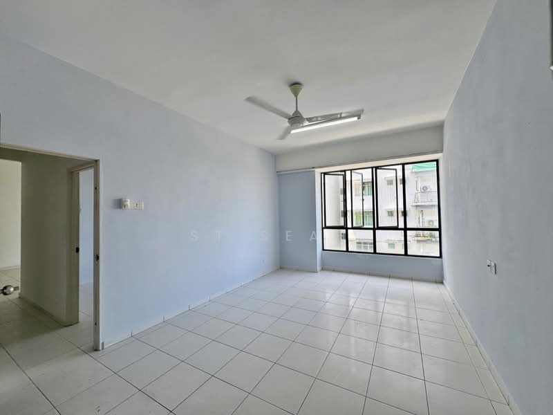 Pangsapuri untuk Dijual di Telaga Emas - St Seah - Living Room - PropertyGuru.com.my