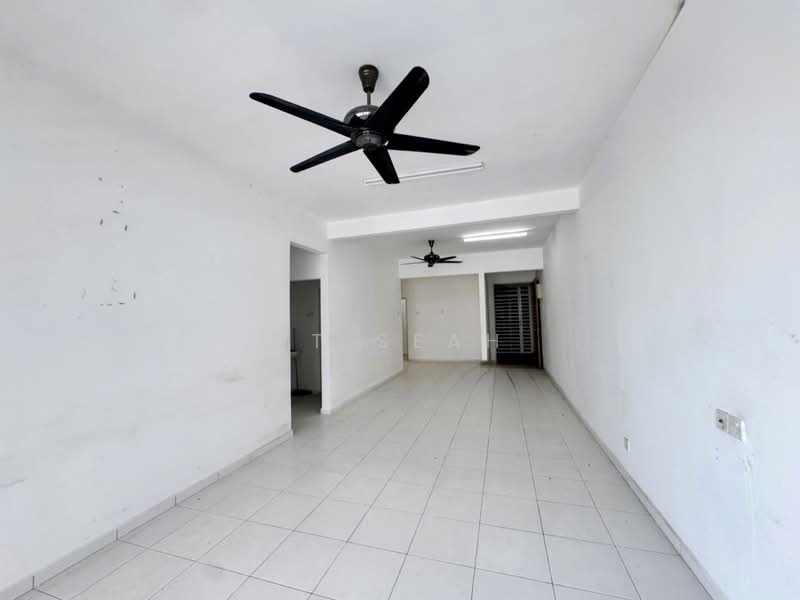 Pangsapuri untuk Dijual di Telaga Emas - St Seah - Living Room - PropertyGuru.com.my