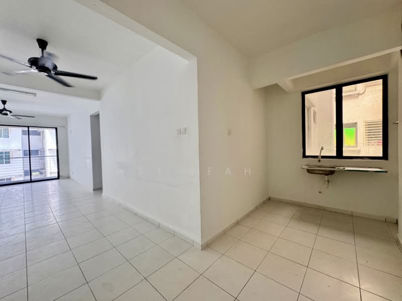 Pangsapuri untuk Dijual di Telaga Emas - St Seah - Living Room - PropertyGuru.com.my