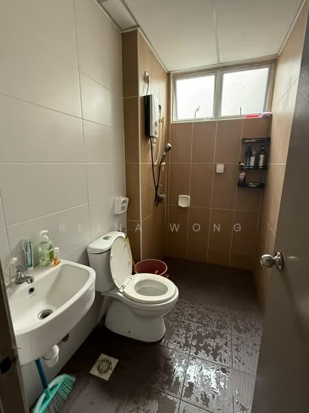Service Residence for Rent at Larkin Heights - Reyna Wong - Bathroom - PropertyGuru.com.my