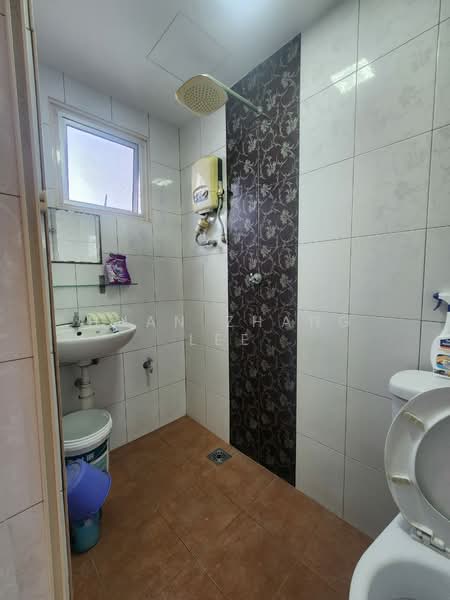 Apartment for Sale at Desa Sri Puteri B - Huan Zhang Lee - Bathroom - PropertyGuru.com.my