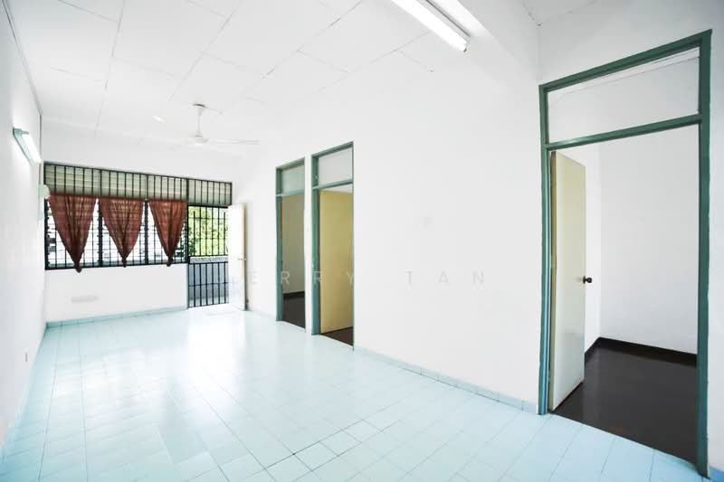 Rumah Flat untuk Disewa di Taman Sri Setia - Jerry Tan - Living Room - PropertyGuru.com.my
