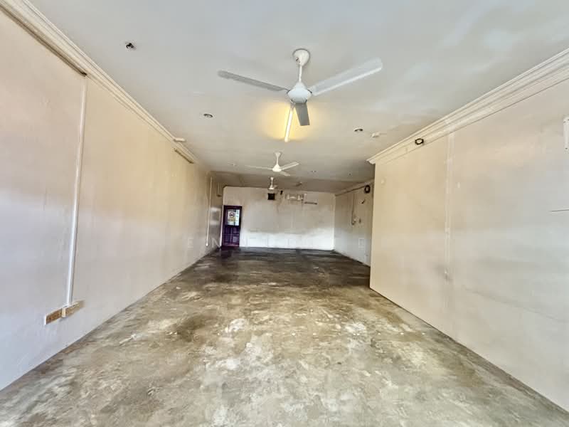 Rumah Niaga untuk Disewa di Taman Indah Jaya (Teluk Intan) - Fennie Tee - Living Room - PropertyGuru.com.my
