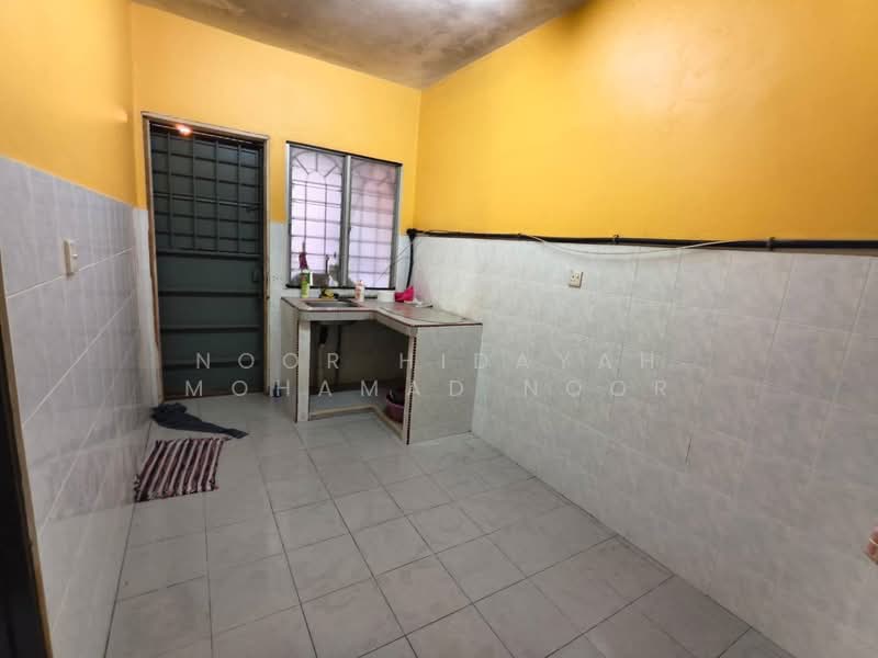 2-storey Terraced House for Sale in Balakong (Selangor) - Noor Hidayah Mohamad Noor - Kitchen - PropertyGuru.com.my