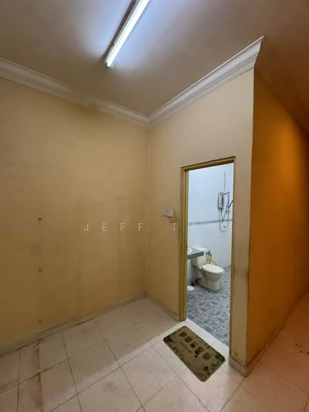 2-storey Terraced House for Sale in Bandar Baru Tambun (Tambun) - Jeff Tan - Bathroom - PropertyGuru.com.my