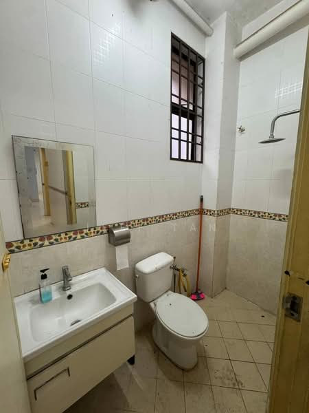 2-storey Terraced House for Sale in Bandar Baru Tambun (Tambun) - Jeff Tan - Bathroom - PropertyGuru.com.my
