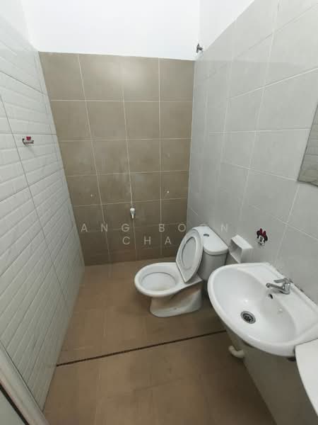 1-storey Terraced House for Rent in Taman Putri Kulai (Kulai) - Ang Boon Chai - Bathroom - PropertyGuru.com.my