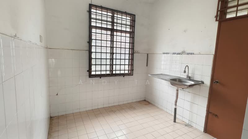 1-storey Terraced House for Sale in Taman Puteri Wangsa (Ulu Tiram) - Andy Tan - Kitchen - PropertyGuru.com.my