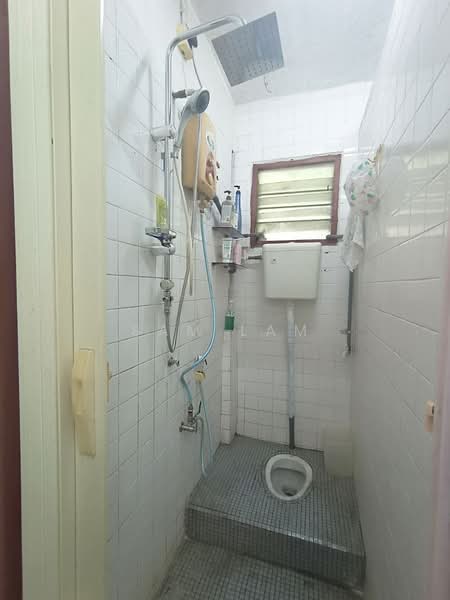 Factory for Sale in Kawasan Perindustrian Pengkalan (Lahat) - Sam Lam - Bathroom - PropertyGuru.com.my