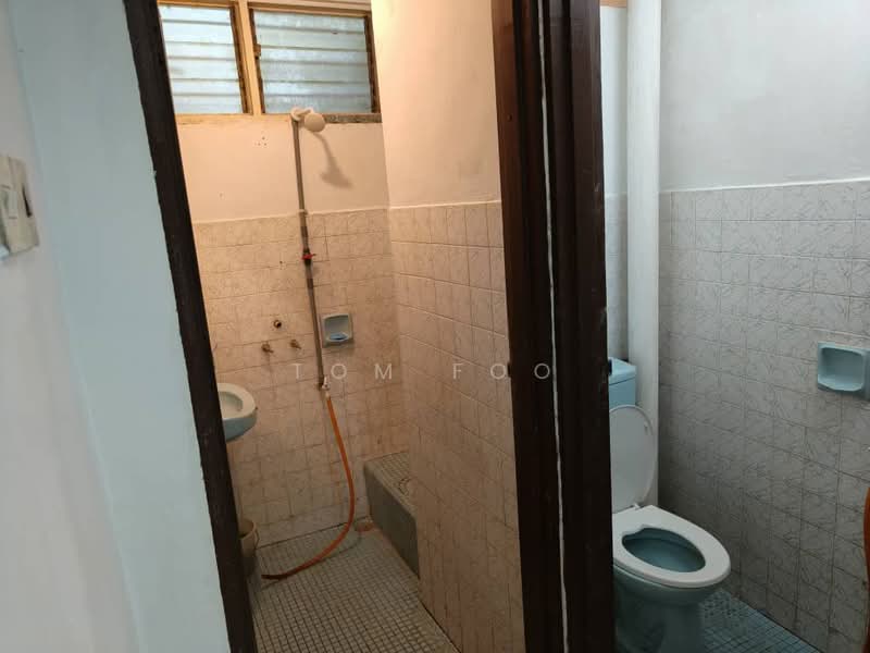 Apartment for Rent at Kuchai Entrepreneurs Park Apartment - Tom Foo - Bathroom - PropertyGuru.com.my