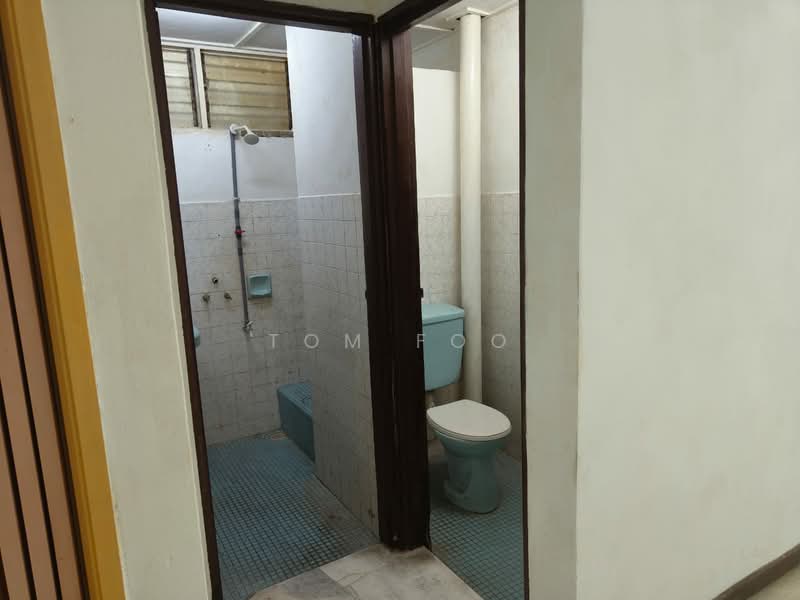 Apartment for Rent at Kuchai Entrepreneurs Park Apartment - Tom Foo - Bathroom - PropertyGuru.com.my