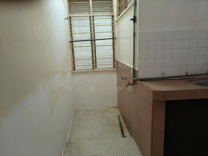 Apartment for Rent at Kuchai Entrepreneurs Park Apartment - Tom Foo - Kitchen - PropertyGuru.com.my
