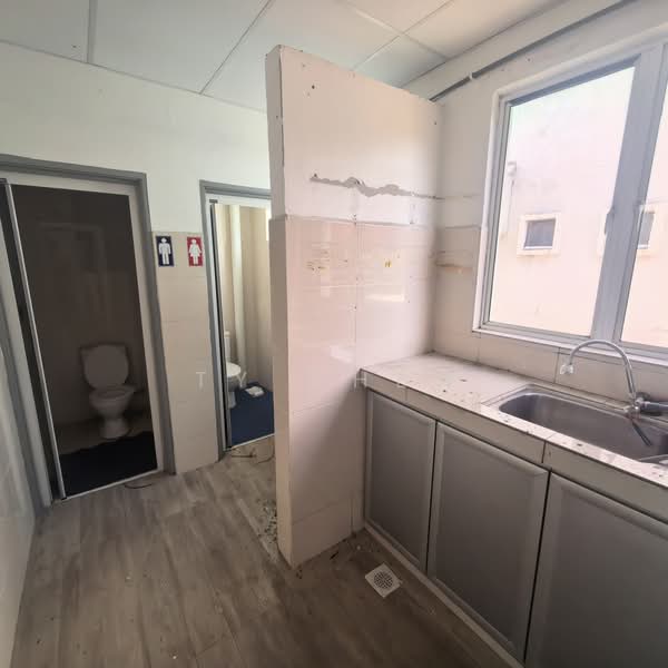 Semi-D Factory for Rent in Bandar Sultan Suleiman (Port Klang (Pelabuhan Klang)) - TY Chew - Bathroom - PropertyGuru.com.my