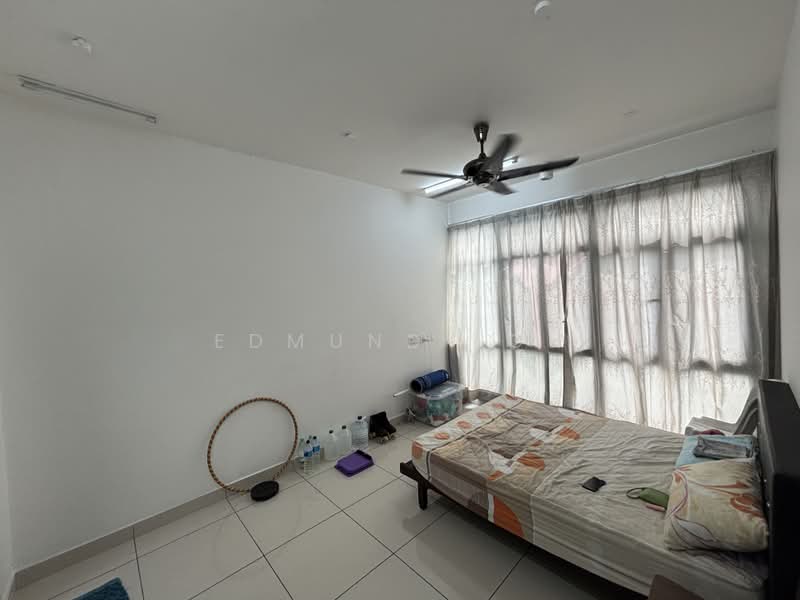 Service Residence for Sale at 8Scape Residence @ Sutera - Edmund Loh - Bedroom - PropertyGuru.com.my
