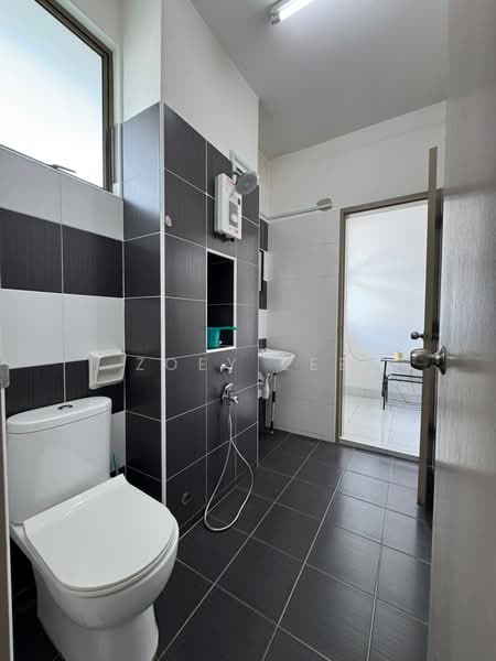 Rumah Teres 2 Tingkat untuk Dijual di Bandar Tiram (Ulu Tiram) - Zoey Lee - Bathroom - PropertyGuru.com.my