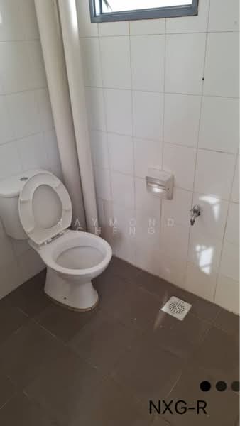 Pangsapuri untuk Dijual di Pangsapuri Akasia (Bandar Botanic) - Raymond Cheng - Bathroom - PropertyGuru.com.my