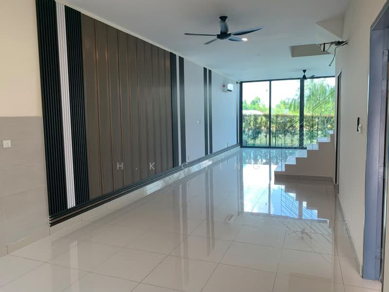 Rumah Teres 3 Tingkat untuk Disewa di Puchong (Selangor) - H.K Ching - Living Room - PropertyGuru.com.my