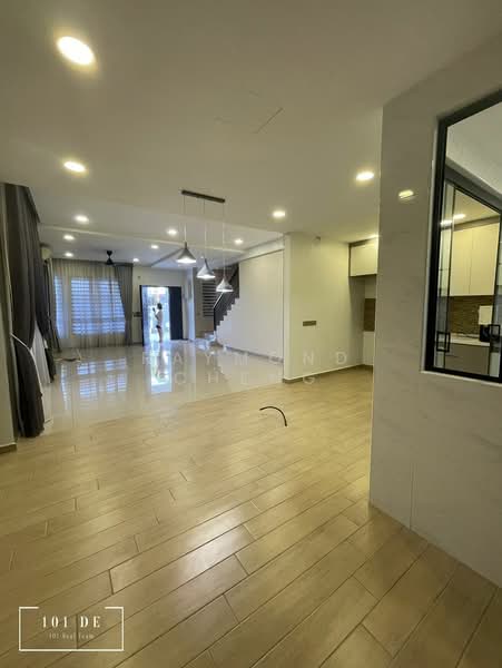 Rumah Teres 2 Tingkat untuk Dijual di Bandar Rimbayu (Telok Panglima Garang) - Raymond Cheng - Living Room - PropertyGuru.com.my