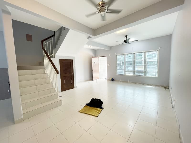 Rumah Teres 2 Tingkat untuk Disewa di Bandar Teknologi Kajang (Kajang) - Eiffel Lai - Living Room - PropertyGuru.com.my