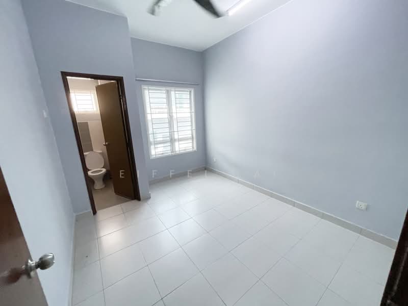 Rumah Teres 2 Tingkat untuk Disewa di Bandar Teknologi Kajang (Kajang) - Eiffel Lai - Bathroom - PropertyGuru.com.my
