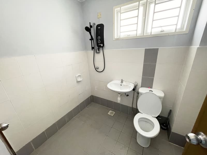 Rumah Teres 2 Tingkat untuk Disewa di Bandar Teknologi Kajang (Kajang) - Eiffel Lai - Bathroom - PropertyGuru.com.my