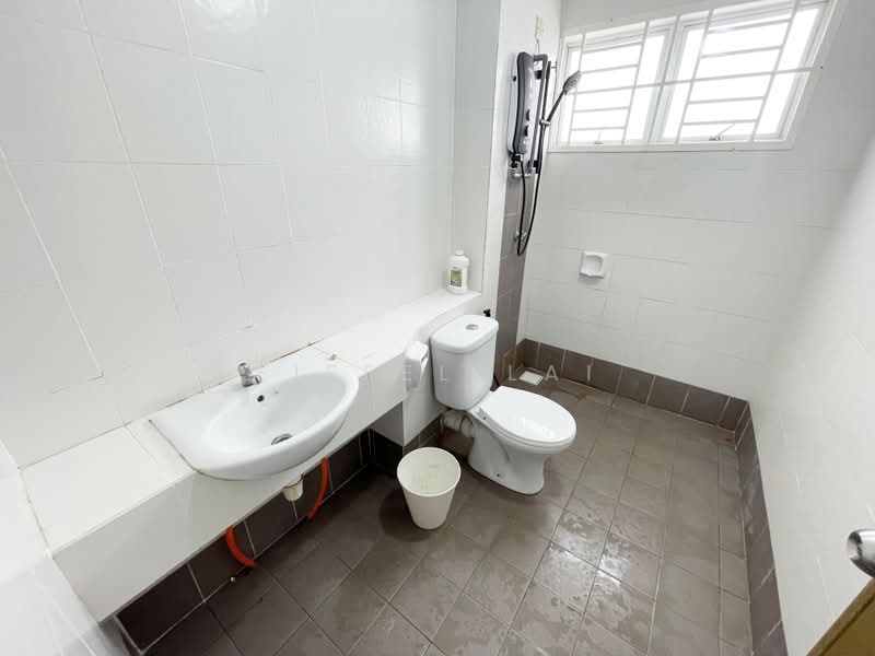 Rumah Teres 2 Tingkat untuk Disewa di Bandar Teknologi Kajang (Kajang) - Eiffel Lai - Bathroom - PropertyGuru.com.my