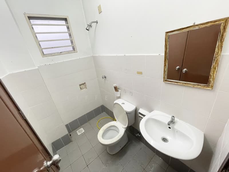 Rumah Teres 2 Tingkat untuk Disewa di Bandar Teknologi Kajang (Kajang) - Eiffel Lai - Bathroom - PropertyGuru.com.my