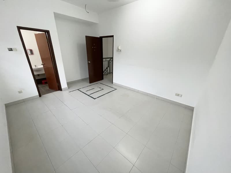 Rumah Teres 2 Tingkat untuk Disewa di Bandar Teknologi Kajang (Kajang) - Eiffel Lai - Bathroom - PropertyGuru.com.my
