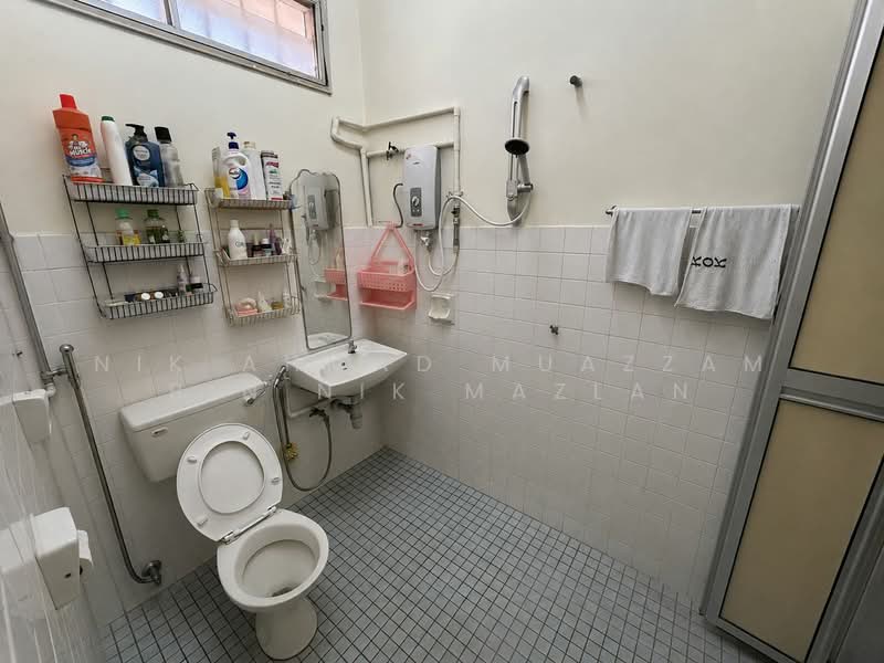 2-storey Terraced House for Sale in Taman Alam Megah (Shah Alam) - Nik Ahmad Muazzam Bin Nik Mazlan - Bathroom - PropertyGuru.com.my