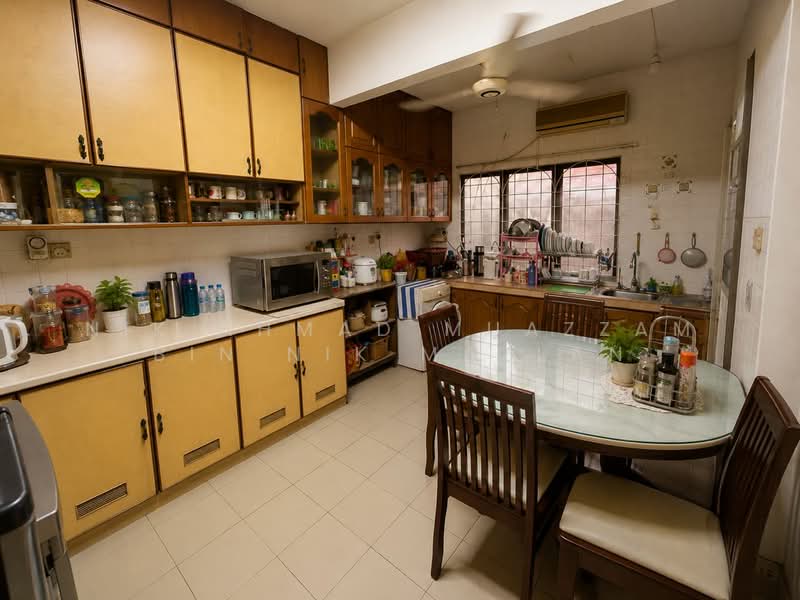 2-storey Terraced House for Sale in Taman Alam Megah (Shah Alam) - Nik Ahmad Muazzam Bin Nik Mazlan - Kitchen - PropertyGuru.com.my