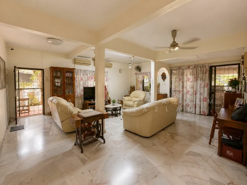 2-storey Terraced House for Sale in Taman Alam Megah (Shah Alam) - Nik Ahmad Muazzam Bin Nik Mazlan - Living Room - PropertyGuru.com.my