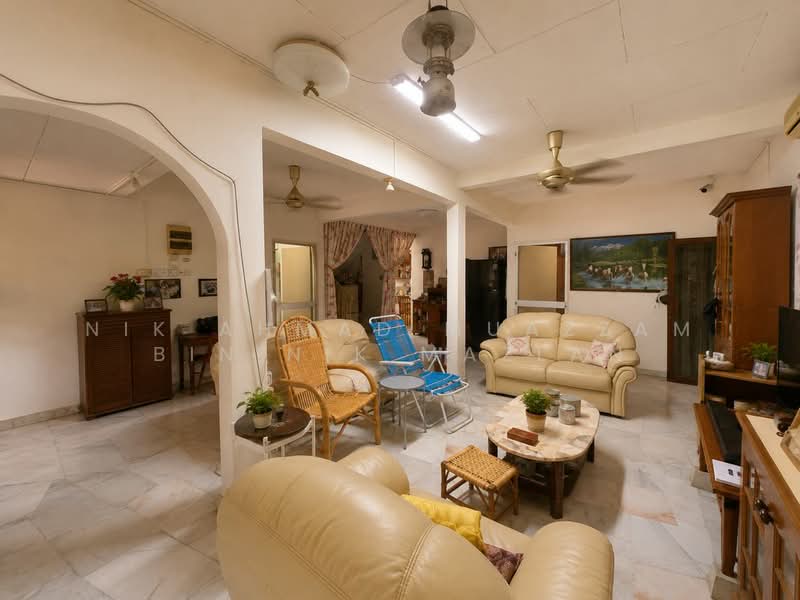 2-storey Terraced House for Sale in Taman Alam Megah (Shah Alam) - Nik Ahmad Muazzam Bin Nik Mazlan - Living Room - PropertyGuru.com.my