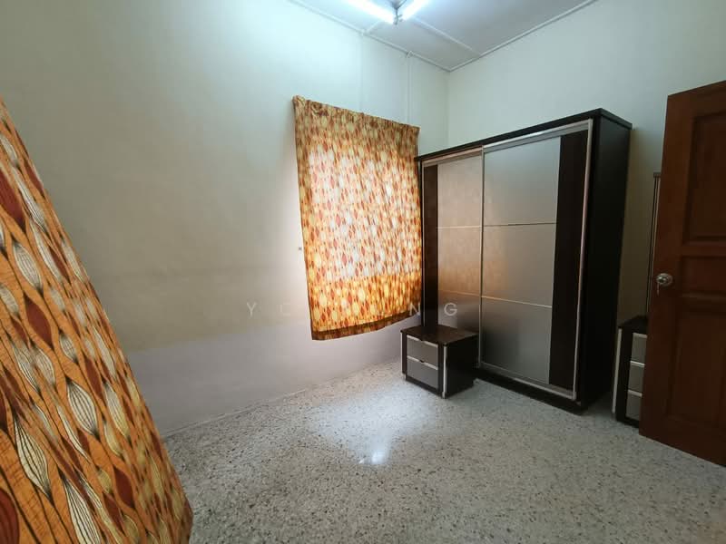 Rumah Teres 1 Tingkat untuk Disewa di Taman Ungku Tun Aminah (Skudai) - YC Fung - Bedroom - PropertyGuru.com.my