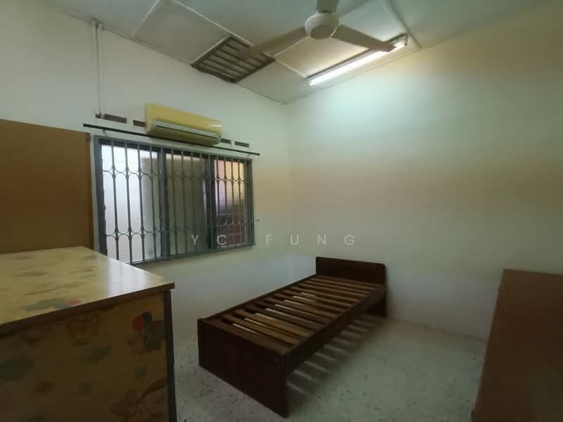 Rumah Teres 1 Tingkat untuk Disewa di Taman Ungku Tun Aminah (Skudai) - YC Fung - Bedroom - PropertyGuru.com.my