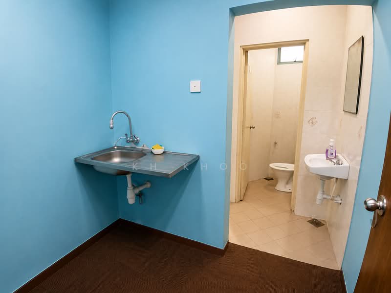 Kedai / Pejabat untuk Disewa di Taipan Business Centre (Subang Jaya) - KH Khoo - Bathroom - PropertyGuru.com.my